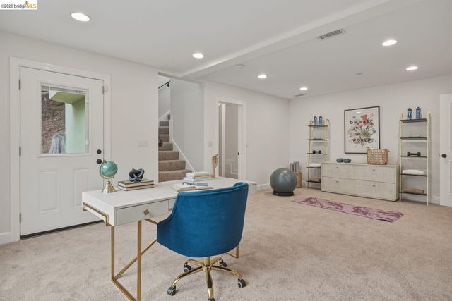 6375 Longcroft Dr, Oakland, CA 94611