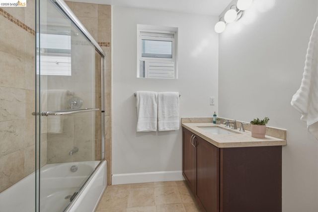 6375 Longcroft Dr, Oakland, CA 94611