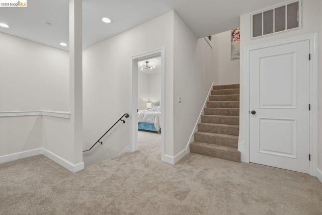 6375 Longcroft Dr, Oakland, CA 94611