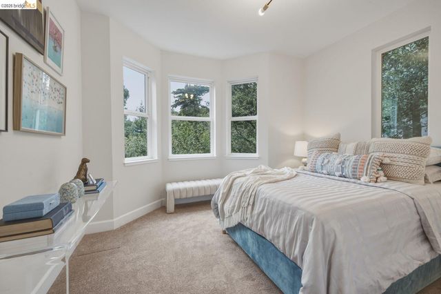 6375 Longcroft Dr, Oakland, CA 94611