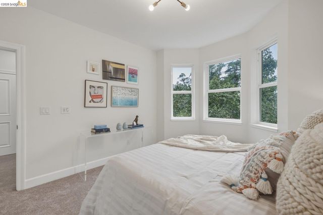 6375 Longcroft Dr, Oakland, CA 94611