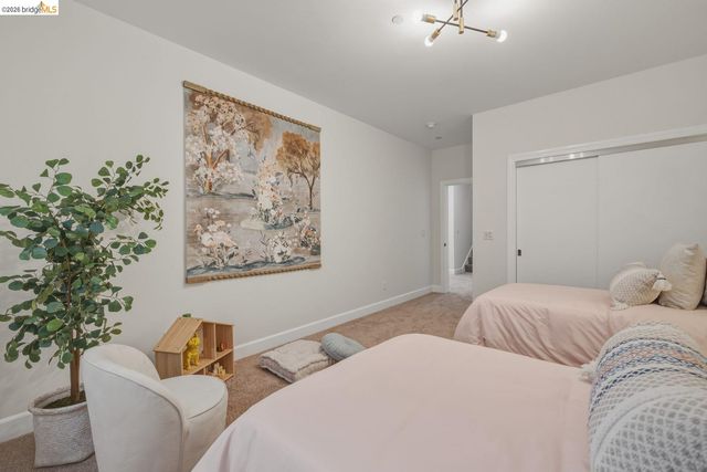 6375 Longcroft Dr, Oakland, CA 94611