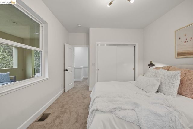 6375 Longcroft Dr, Oakland, CA 94611
