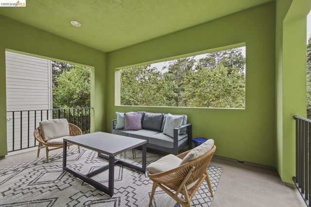 6375 Longcroft Dr, Oakland, CA 94611