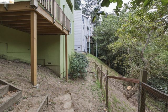 6375 Longcroft Dr, Oakland, CA 94611