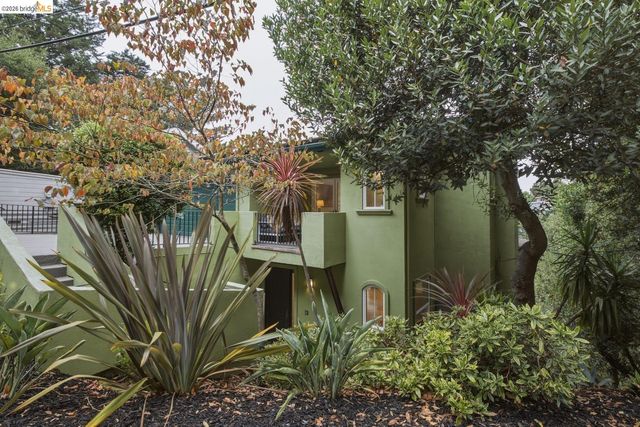 6375 Longcroft Dr, Oakland, CA 94611