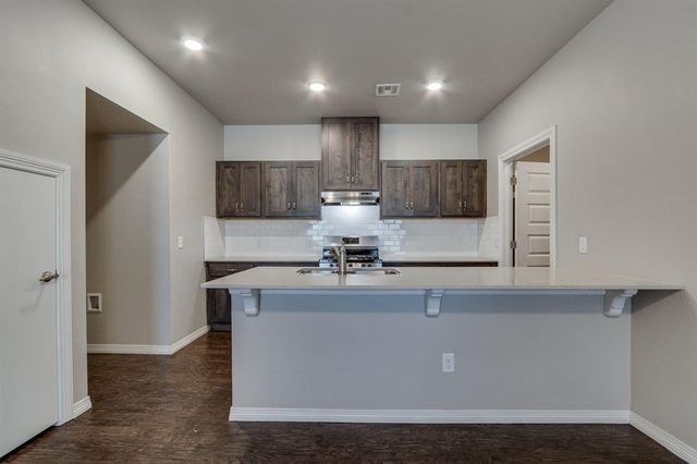 2208 Camino Del Plaza Lane, Edmond, OK 73013