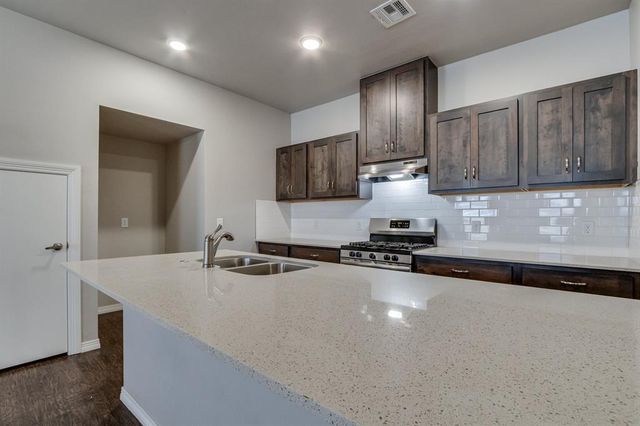 2208 Camino Del Plaza Lane, Edmond, OK 73013