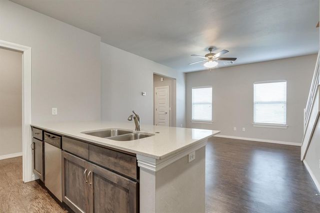 2208 Camino Del Plaza Lane, Edmond, OK 73013
