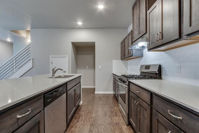 2208 Camino Del Plaza Lane, Edmond, OK 73013