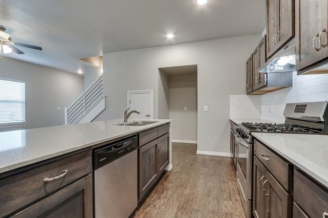 2208 Camino Del Plaza Lane, Edmond, OK 73013