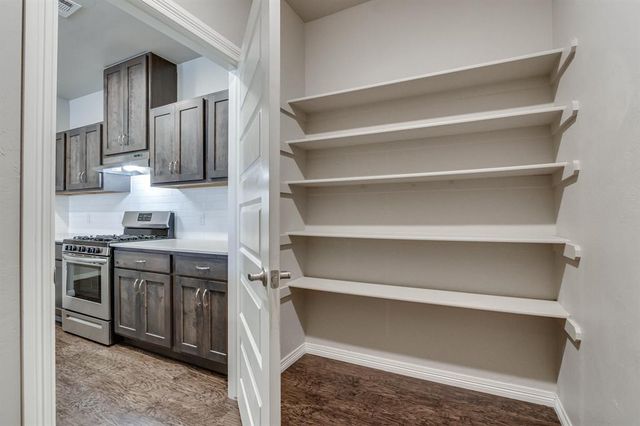 2208 Camino Del Plaza Lane, Edmond, OK 73013