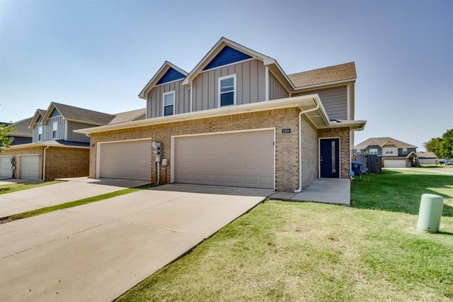 2208 Camino Del Plaza Lane, Edmond, OK 73013