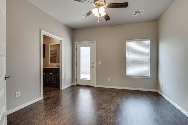 2208 Camino Del Plaza Lane, Edmond, OK 73013