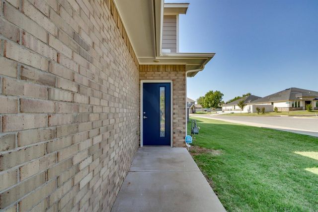 2208 Camino Del Plaza Lane, Edmond, OK 73013