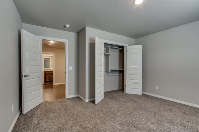2208 Camino Del Plaza Lane, Edmond, OK 73013