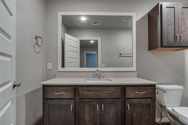 2208 Camino Del Plaza Lane, Edmond, OK 73013