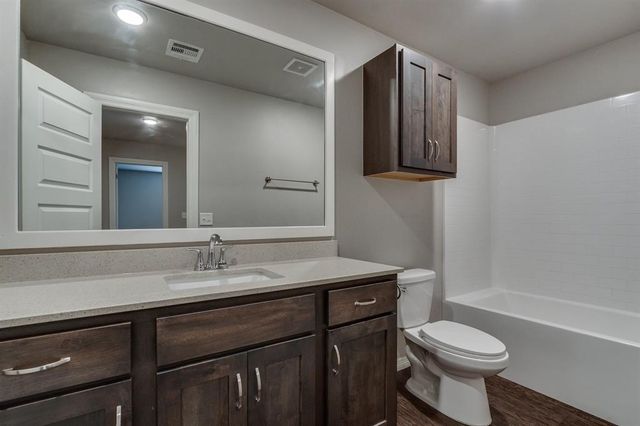 2208 Camino Del Plaza Lane, Edmond, OK 73013
