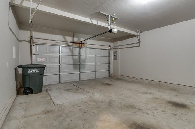 2208 Camino Del Plaza Lane, Edmond, OK 73013