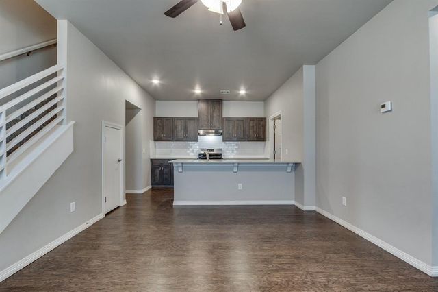 2208 Camino Del Plaza Lane, Edmond, OK 73013