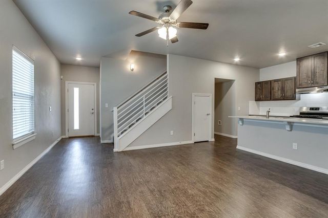 2208 Camino Del Plaza Lane, Edmond, OK 73013