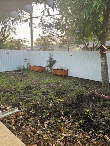 1020 N 74th Ter, Hollywood, FL 33024