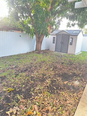 1020 N 74th Ter, Hollywood, FL 33024