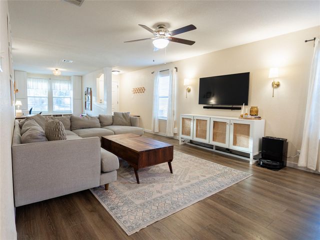 604 S Pauley DR, Hutto, TX 78634
