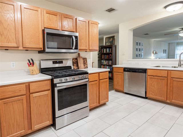 604 S Pauley DR, Hutto, TX 78634