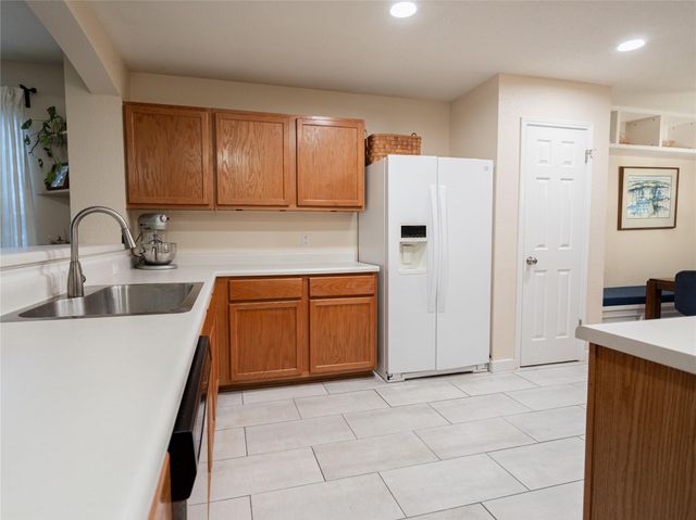 604 S Pauley DR, Hutto, TX 78634