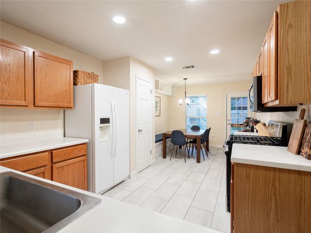 604 S Pauley DR, Hutto, TX 78634
