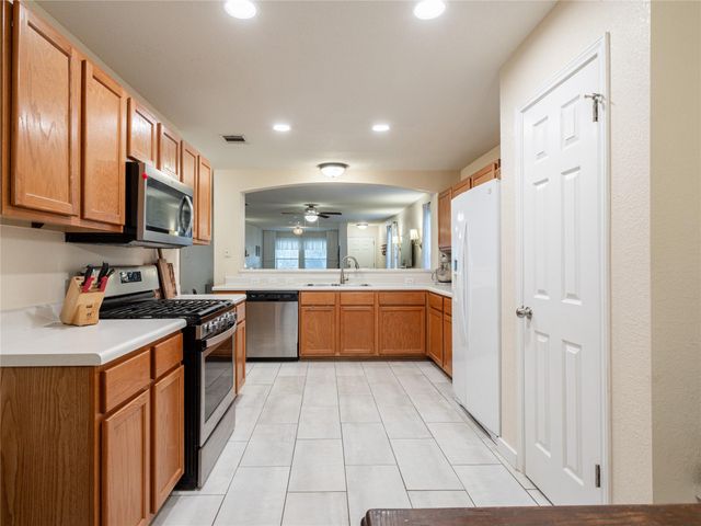 604 S Pauley DR, Hutto, TX 78634