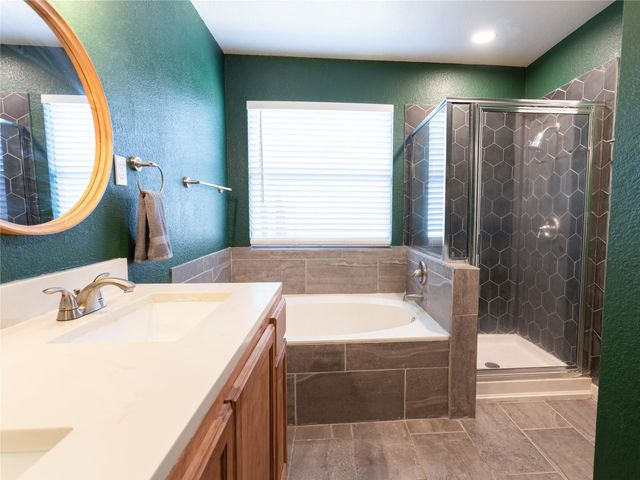 604 S Pauley DR, Hutto, TX 78634