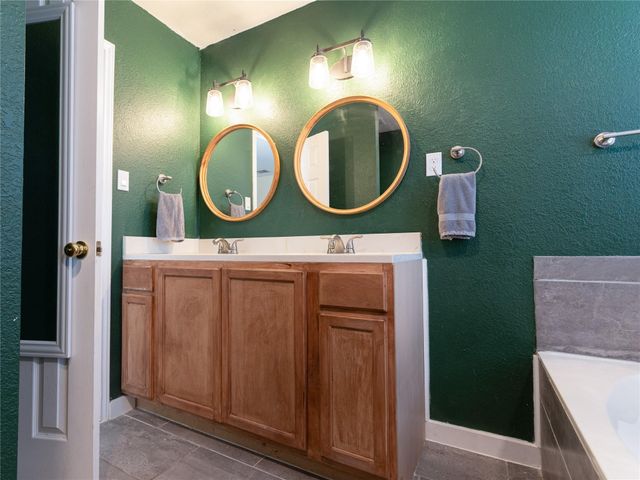604 S Pauley DR, Hutto, TX 78634