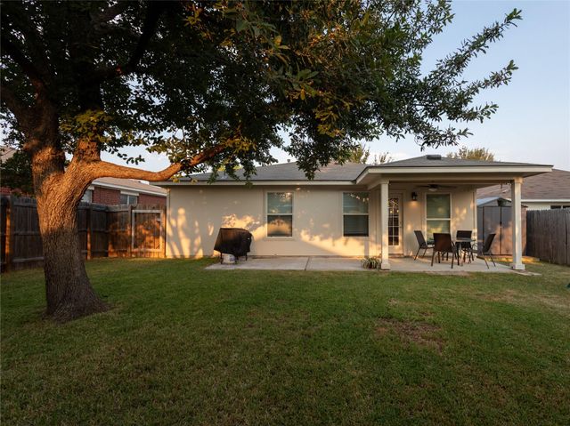 604 S Pauley DR, Hutto, TX 78634