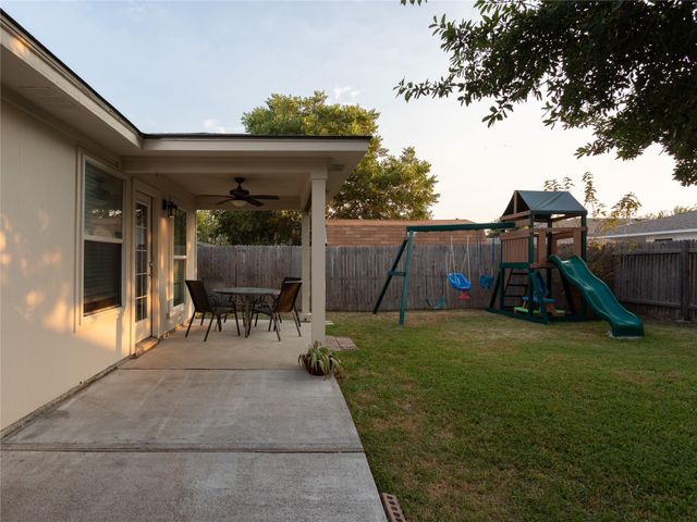 604 S Pauley DR, Hutto, TX 78634