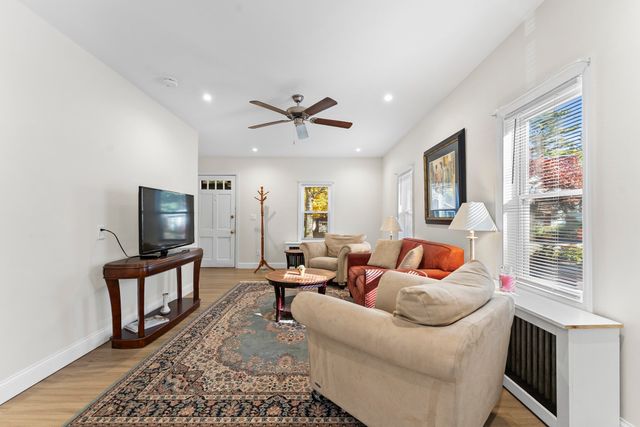 1011 Webster St, Needham, MA 02492