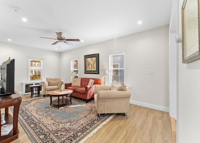 1011 Webster St, Needham, MA 02492