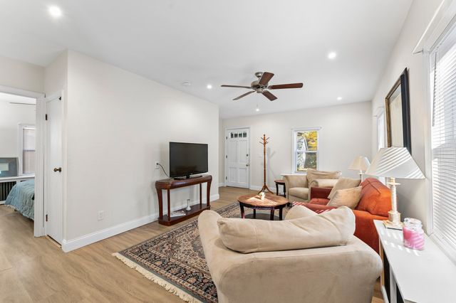 1011 Webster St, Needham, MA 02492