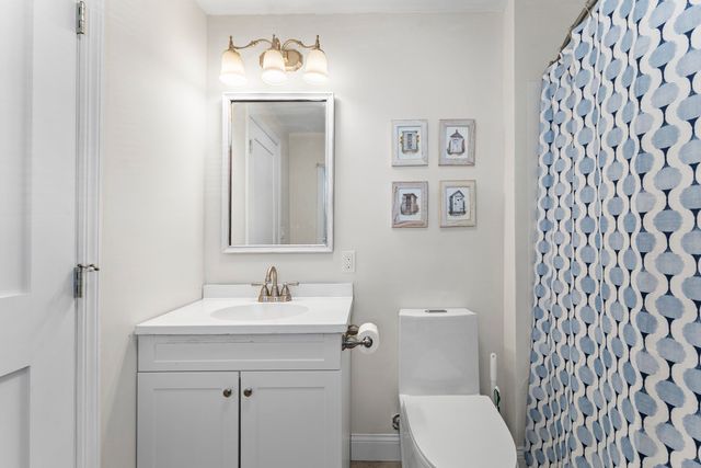 1011 Webster St, Needham, MA 02492