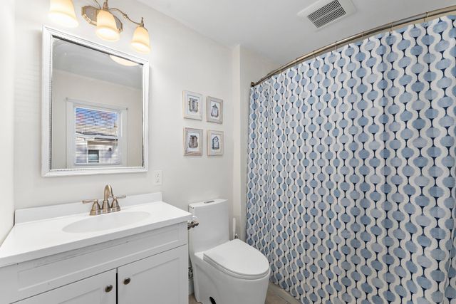 1011 Webster St, Needham, MA 02492