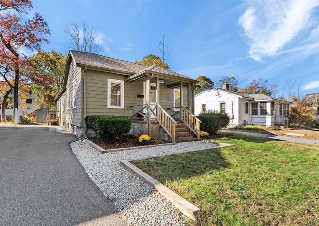 1011 Webster St, Needham, MA 02492