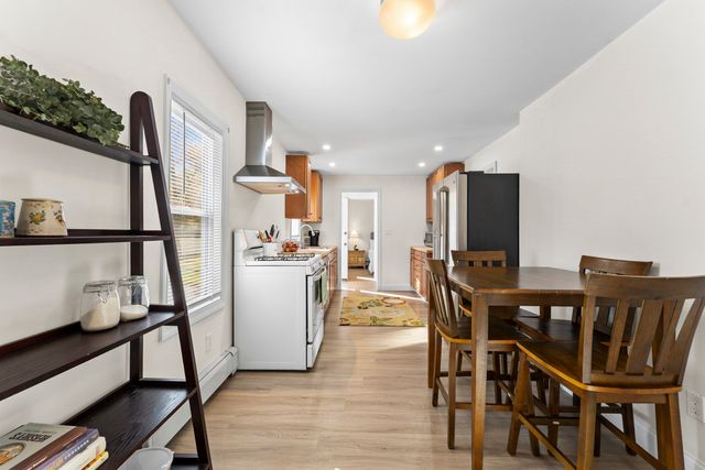1011 Webster St, Needham, MA 02492