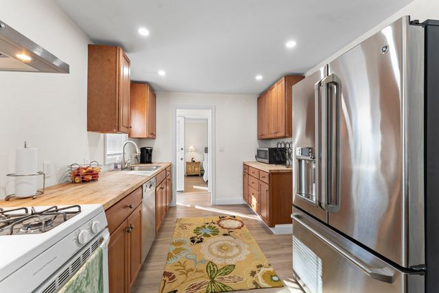 1011 Webster St, Needham, MA 02492