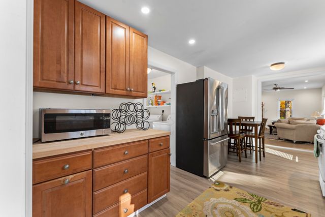 1011 Webster St, Needham, MA 02492