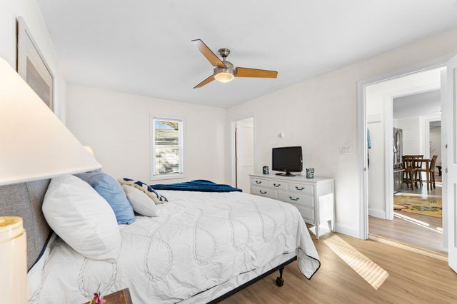 1011 Webster St, Needham, MA 02492