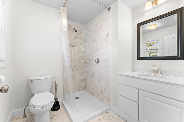 1011 Webster St, Needham, MA 02492