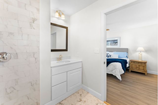 1011 Webster St, Needham, MA 02492