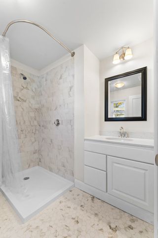 1011 Webster St, Needham, MA 02492