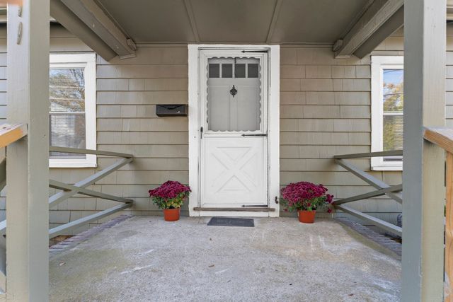 1011 Webster St, Needham, MA 02492